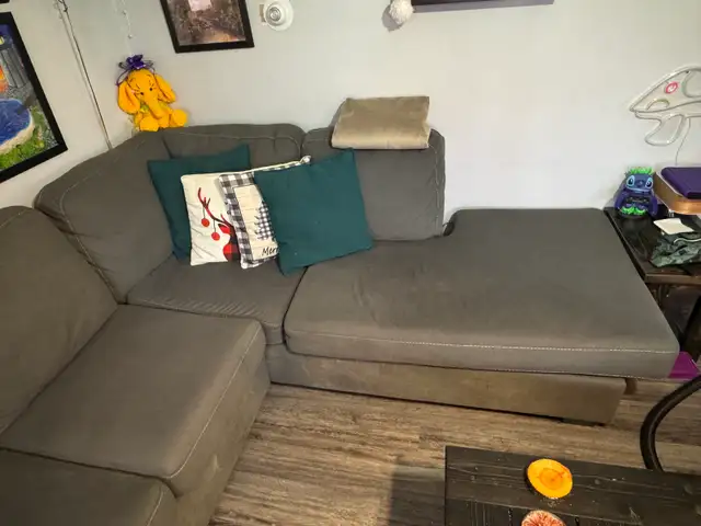 Sectional couch-Gray  in Couches & Futons in City of Halifax - Image 5