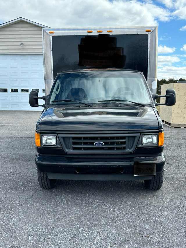 2003 ford E450 cube van  in Cars & Trucks in Ottawa - Image 3