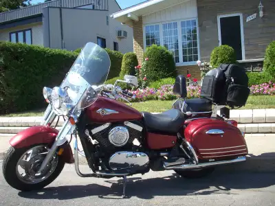 À VENDRE MOTO KAWASAKI VULCAN NOMAD 1500cc – Année 2001 119,000 km - $ 2500. Parfaite condition. Mot...