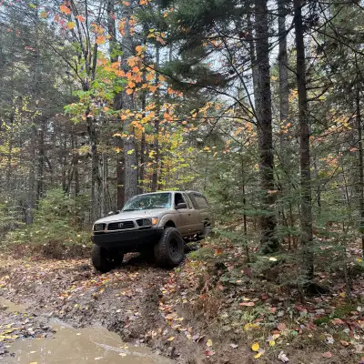 1996 Tacoma USA truck in miles 2.7l 5 speed manual transmission 4x4 with manual locking hubs 2.5inch...