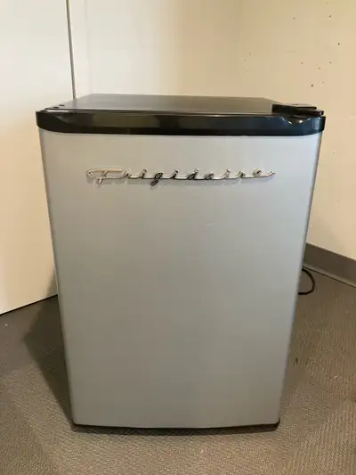 Mini fridge - Frigidaire, View more