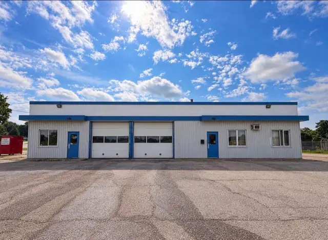 CAR DEALERSHIP MECHANIC SHOP STORAGE YARD