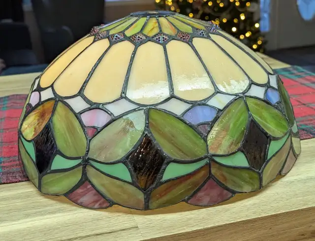 Tiffany Lamp/Ceiling Shade in Indoor Lighting & Fans in Windsor Region - Image 2