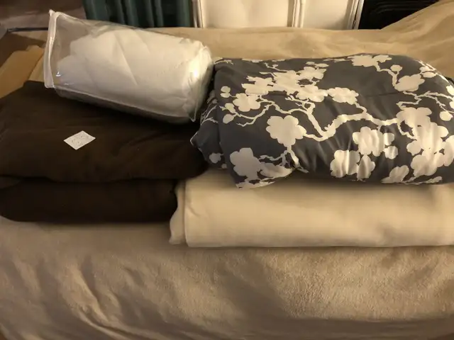 Memory mattress toppers, sheets, duvet covers + more in Bedding in Oakville / Halton Region - Image 6