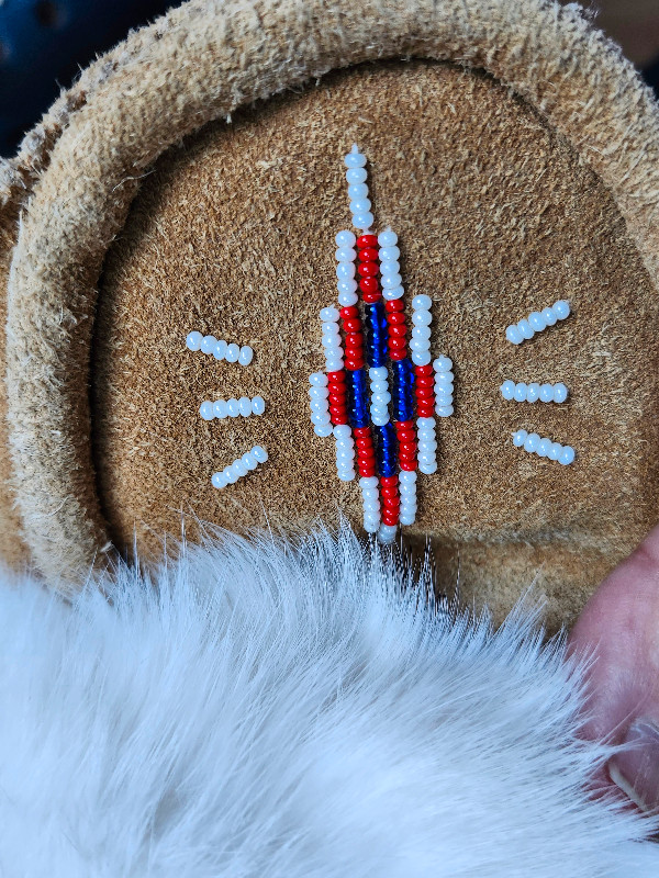 Vintage Beaded Leather & White Fur Mukluk 13"(Calf Height) in Women's - Shoes in Winnipeg - Image 4