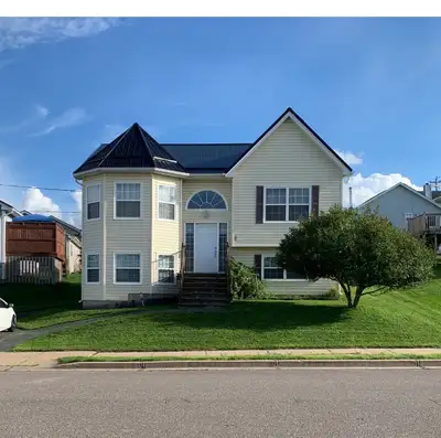 4-BEDROOM HOME FOR RENT – TRURO, NS $2,500/month + utilities Water included Available immediately Be...