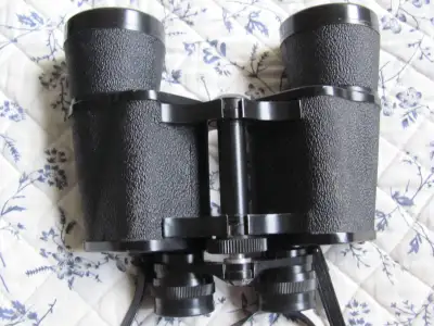 Tasco Binoculars 10X50 288 ft. at 1000 yds. coated optics with case