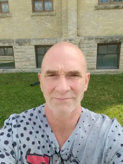 I'm looking for a room to rent in transcona area