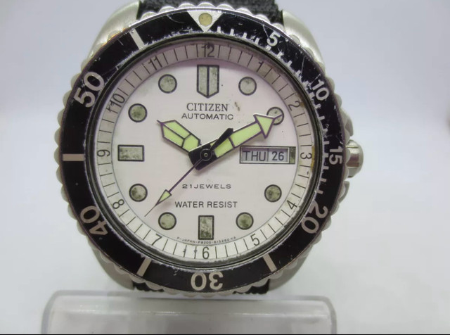 VINTAGE CITIZEN 200M GN- 4-S DAYDATE STAINLESS STEEL AUTOMATIC M in Jewellery & Watches in City of Toronto - Image 2