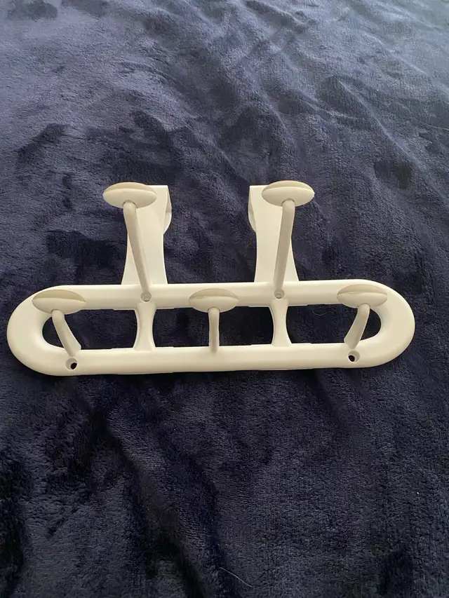 White Over-the-Door Hook Rack in Storage & Organization in Mississauga / Peel Region - Image 3