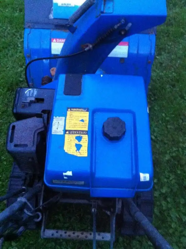 2 YAMAHA YS624 SNOWBLOWER THROWER WITH TRACKS  LIKE HONDA HS624 in Snowblowers in Windsor Region - Image 3