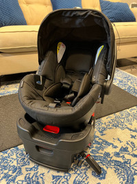 Britax B-Safe 35 Infant Car Seat and Base - Raven