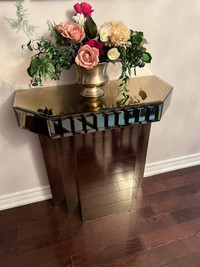 Glass Entry Console with Metal Wall Art