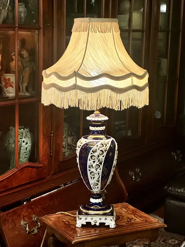 superbe lampe vintage Capodimonte collection 30"h in Indoor Lighting & Fans in City of Montréal - Image 8