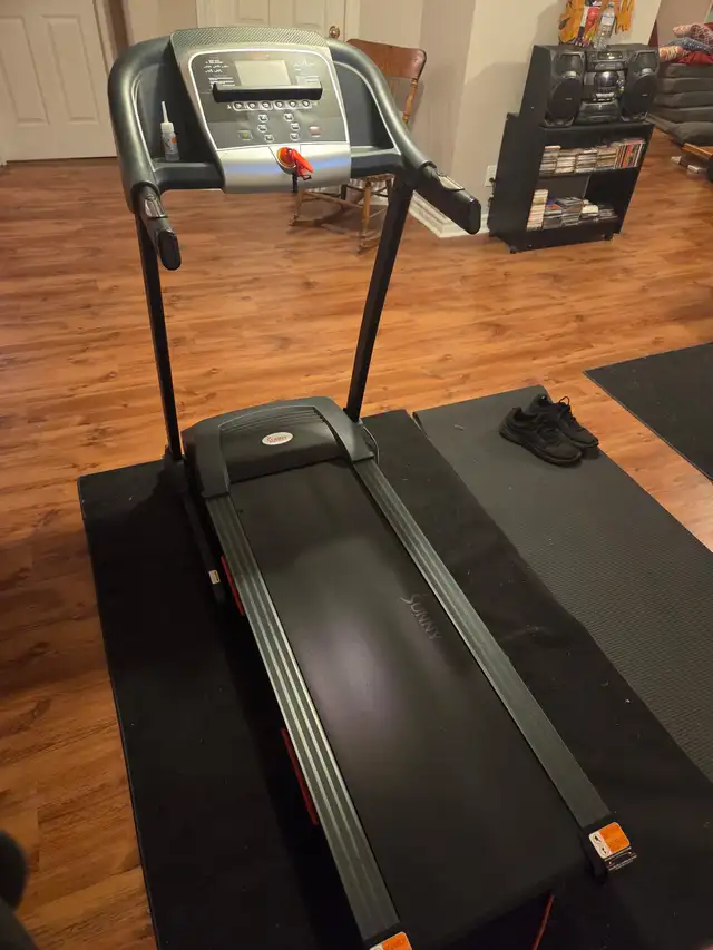 Treadmill in Exercise Equipment in Ottawa - Image 3