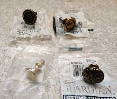 4 antique brass knobs (Amerock) , View more