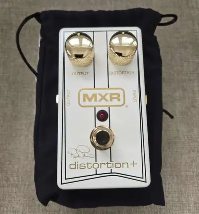 Special Edition MXR Distortion + Mint condition. Bought new, used a few times. Cash sale only - no t...