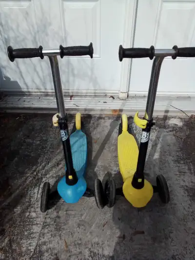 2 trottinettes complète 3 roues pour pièces pour bricoleur, View more