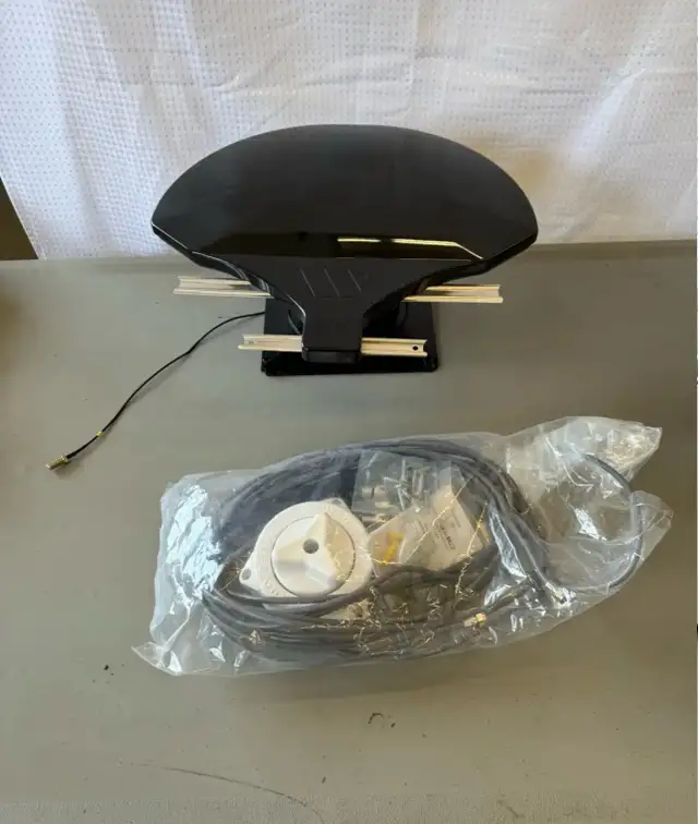 Winegard RZ-6035 TV Antenna in Other in Hamilton - Image 6