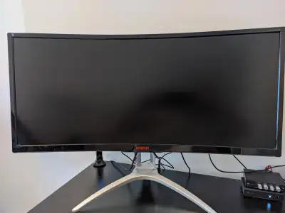 Selling my AOC AG352UCG Gaming Monitor because I upgraded to a Samsung G9. Bought it new 6 years ago...