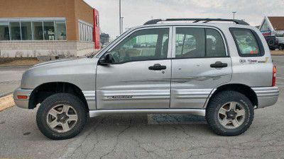 2003 Chevrolet Tracker LXT lifted 2'