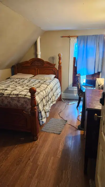 Furnished room on 3rd floor of beautiful Victorian, walking distance to nscc middleton. Utilities, i...