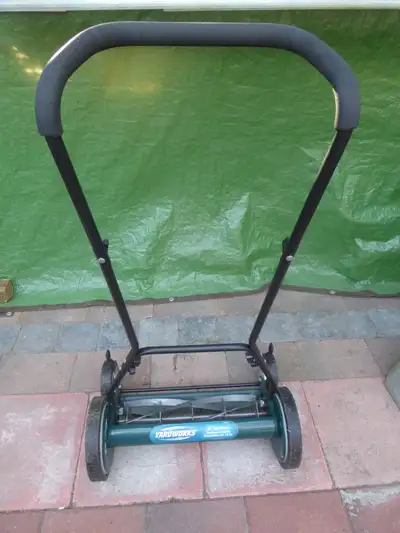 Yardworks 18 inch(Large size) reel push mower,This is the Wide size. Works very good like new. Pleas...