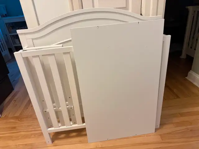 Foldable mini crib in Cribs in Ottawa - Image 5