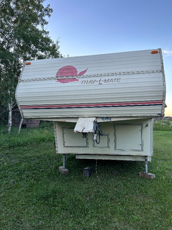 26 foot 5th wheel trailer Travel Trailers & Campers Lloydminster