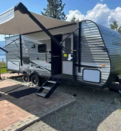 The BHW model is a Queen up front and two twin size bunks. Huge bathroom and shower. The Rocky Mount...