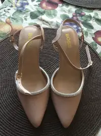 New Women’s sandal and shoes (Size 6)