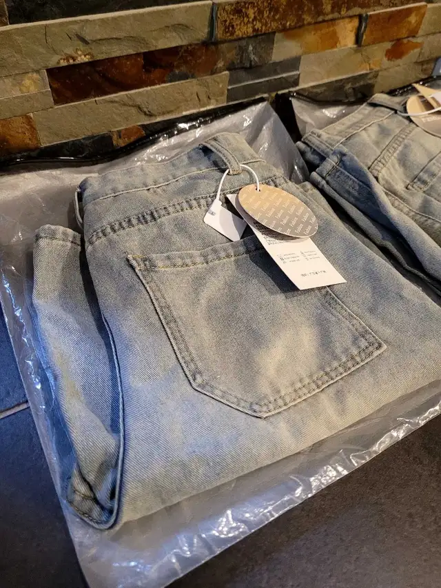 Men, Apparel Demin Shorts in Men's in Oshawa / Durham Region - Image 8
