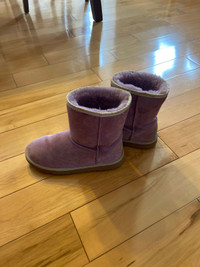 Girls Uggs!