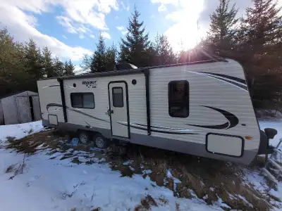 Like new. Not located at a campground and has no bump outs. 2017 keystone hideout Please contact for...