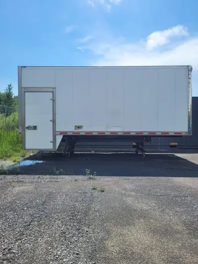 Boite de Camion 20Pieds (AUBAINE) $1500,00 NEGOCIABLE ACHETEUR SERIEUX SEULEMENT ! 514-233-7298