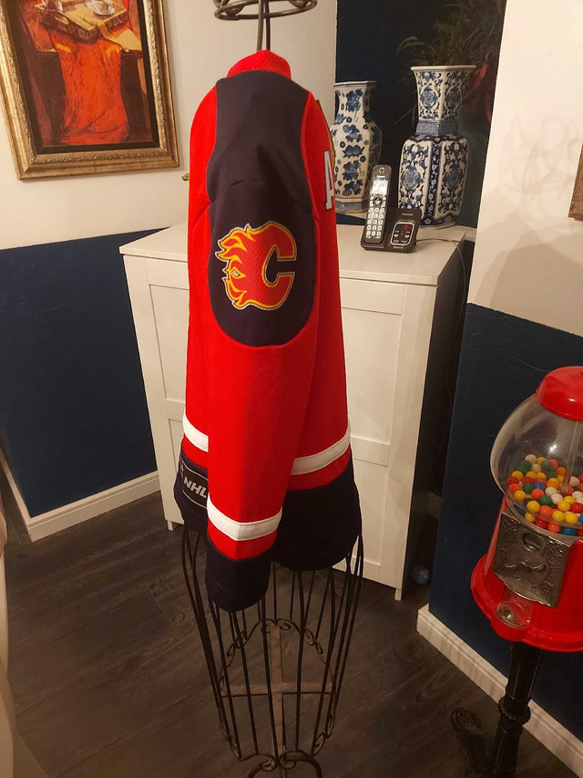 Calgary Flames youth jersey Gaudreau size 4/5 in Hockey in Calgary - Image 3