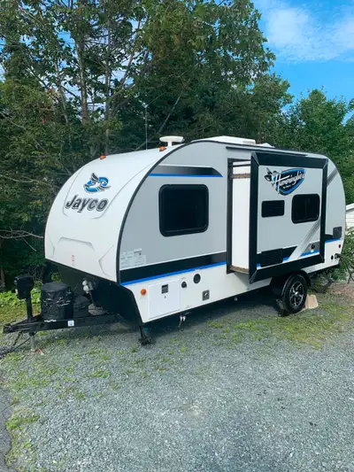 2017 Jayco Hummingbird 17RB. In excellent condition. Sleeps 3 (Queen Bed plus Dinette converts to 2n...