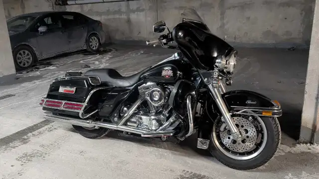2004 Electra Glide Classic, straight trade Road king/Heritage in Touring in Mississauga / Peel Region - Image 2