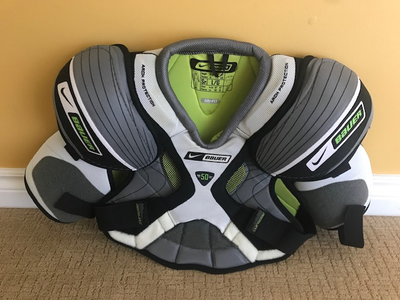 Bauer Hockey shoulder pads in very good condition. Velcro straps. Pick up in the Warden and Hwy 7 Ar...