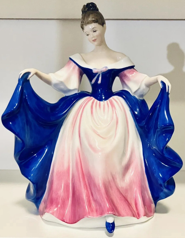 Royal Doulton Sara Figurine HN 3308 - 8" Tall 1990 Retired in Arts & Collectibles in Dartmouth