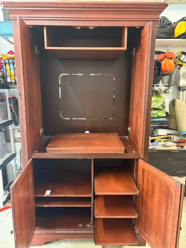 Armoire en bois in Dressers & Wardrobes in Lanaudière - Image 3