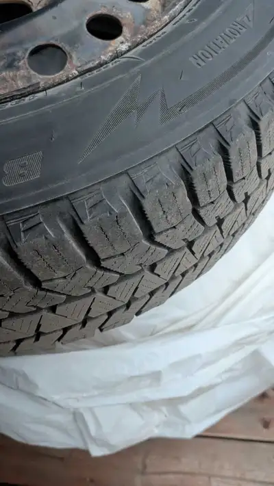 4 Pneus d'hiver Bridgestone Blizzak WS90 195/65R15, View more