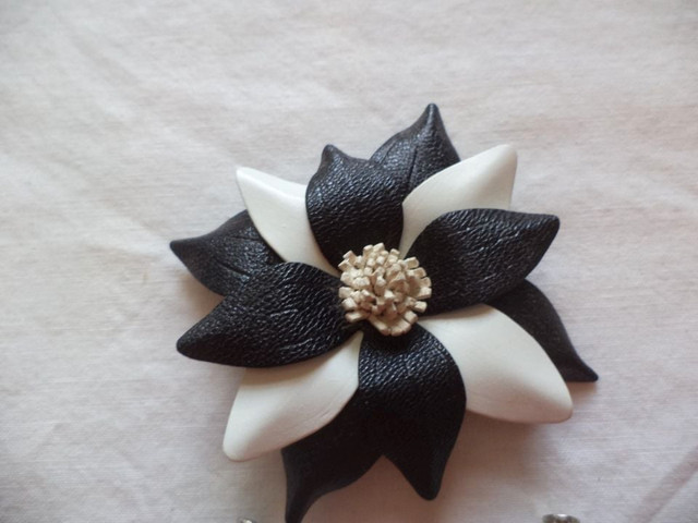 Vintage leather white and black Brooch & Earrings in Jewellery & Watches in Kawartha Lakes - Image 2