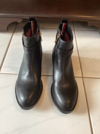 Tommy Hilfiger Women’s Boots - size 8