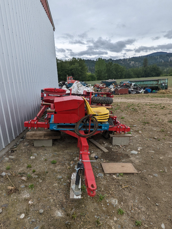 Mechanical Agricultural Transplanter 525U in Other Business & Industrial in Kamloops - Image 2