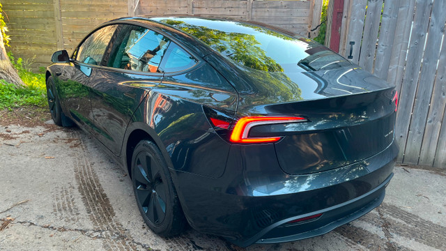 Tesla 2025 modèle 3 awd dans Autos et camions  à Ville de Montréal - Image 2