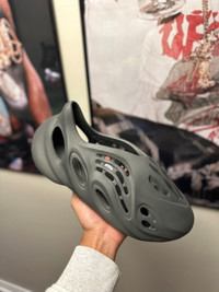 Adidas Yeezy Foam Runner “Carbon” Size 11!
