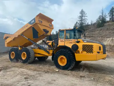 Volvo A40e Rock Truck with Tailgate. Great Shape, ready to work, no DEF -- 2 Available