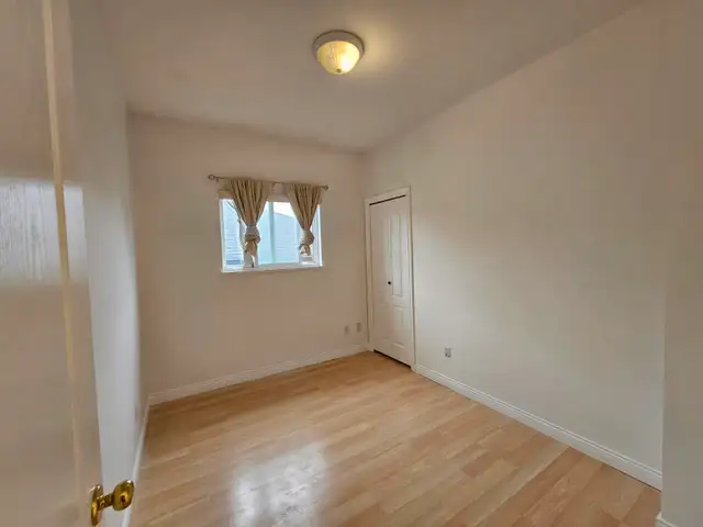 Vancouver 3 Bedrooms House Up for rent! Double Garage Included! in Long Term Rentals in Vancouver - Image 7