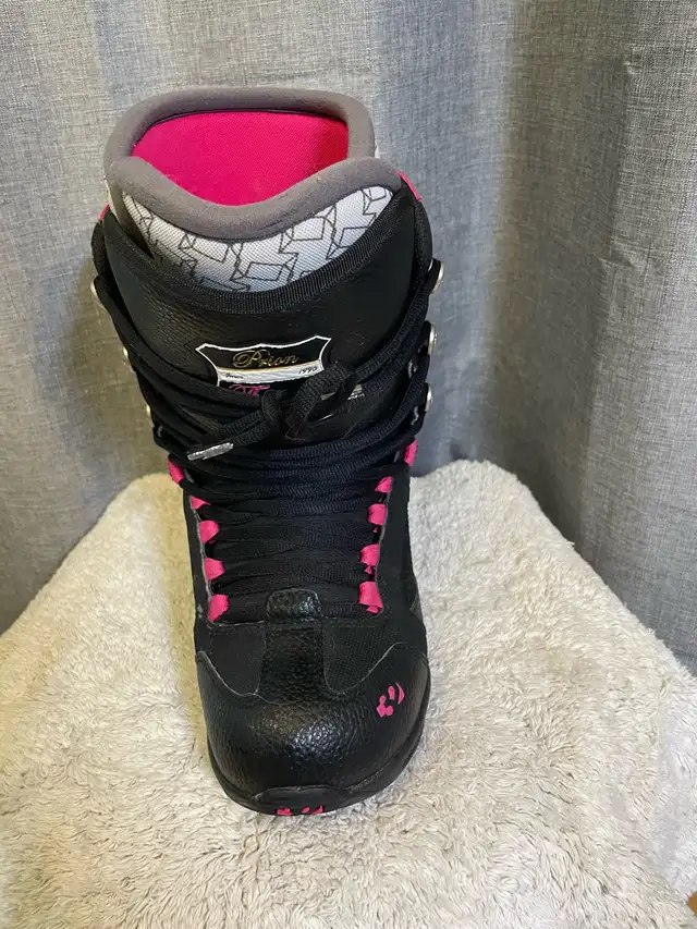 Women’s Snowboard Boots in Snowboard in Calgary - Image 3